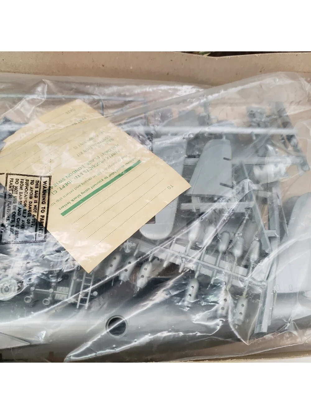 Vintage Airfix B-29 Superfortress 07001-4 Series 7 Model Kit Sealed Parts 1975